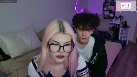 Snapshot of alice118james chatting on 09-27-25, 01:16 alice and james online show from 09-27-25, 01:16