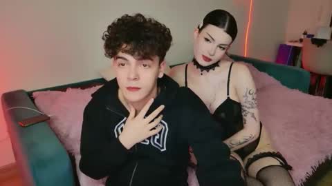 Snapshot of alice118james chatting on 11-09-25, 04:49 alice and james online show from 11-09-25, 04:49