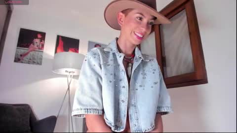 Snapshot of alice_barry chatting on 04-28-26, 01:26 Alice online show from 04-28-26, 01:26
