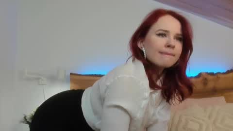 Snapshot of alice_bess chatting on 02-27-25, 06:31 Alice.....Welcome to my room Lets get to know each other better and have an unforgettable time online show from 02-27-25, 06:31