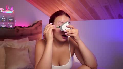 Snapshot of alice_bess chatting on 09-11-25, 10:59 Alice.....Welcome to my room Lets get to know each other better and have an unforgettable time online show from 09-11-25, 10:59