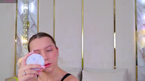 Snapshot of alice_charmy chatting on 02-20-25, 05:01 Alice in Wonderland online show from 02-20-25, 05:01