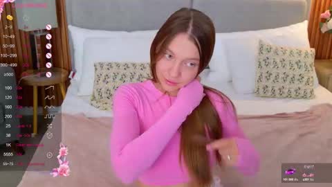 Snapshot of alice_charmy chatting on 09-12-25, 05:40 Alice in Wonderland online show from 09-12-25, 05:40