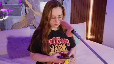 Snapshot of alice_cute77 chatting on 07-14-26, 03:44 Mey online show from 07-14-26, 03:44