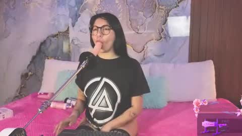 Snapshot of alice_cute77 chatting on 07-20-26, 02:30 Mey online show from 07-20-26, 02:30