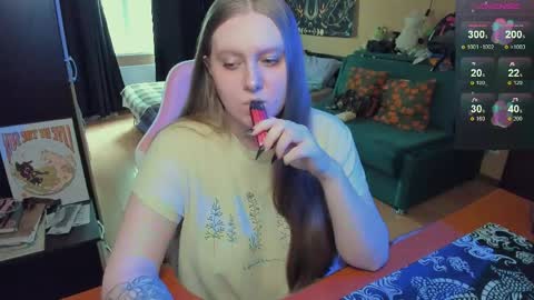 Snapshot of alice_dreamgirl_ chatting on 05-12-26, 12:35 Alice 3 online show from 05-12-26, 12:35
