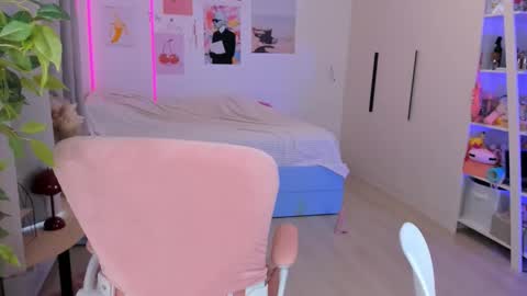 Snapshot of alice_forfun chatting on 02-20-26, 06:19 Alichery online show from 02-20-26, 06:19