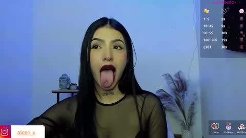Snapshot of alice_fox___ chatting on 02-27-25, 08:28 Manuela online show from 02-27-25, 08:28