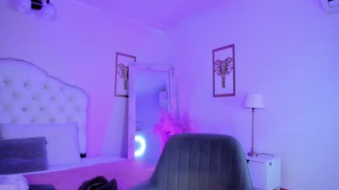 Snapshot of alice_graay_ chatting on 01-09-25, 08:13 Alice Graay online show from 01-09-25, 08:13