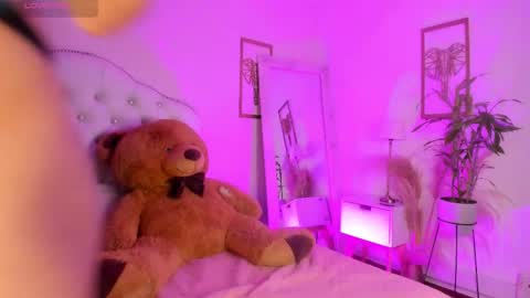 Snapshot of alice_graay_ chatting on 02-17-25, 04:20 Alice Graay online show from 02-17-25, 04:20