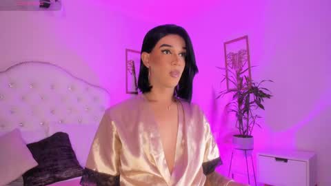 Snapshot of alice_graay_ chatting on 02-21-25, 04:29 Alice Graay online show from 02-21-25, 04:29