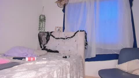 Snapshot of alice_guzman1 chatting on 10-30-25, 09:15 ALICE Alice guzman online show from 10-30-25, 09:15