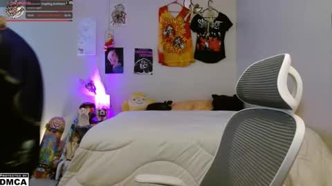 Alice Hatchette online show from 11-19-25, 07:03