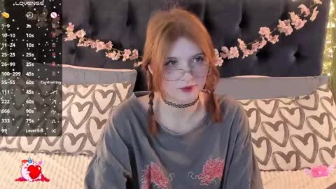 Snapshot of alice_langley chatting on 04-12-26, 11:04 Alice 3 online show from 04-12-26, 11:04