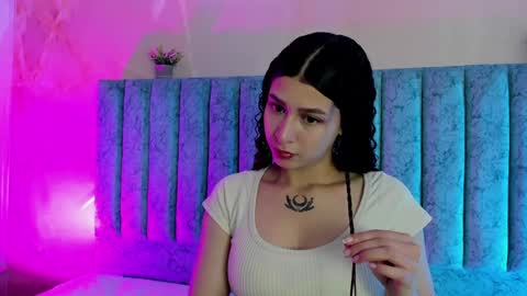 Snapshot of alice_martinez_ chatting on 12-10-24, 04:02 alice and amber online show from 12-10-24, 04:02