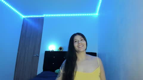 Snapshot of alice_martinez_ chatting on 02-19-25, 03:39 alice and amber online show from 02-19-25, 03:39