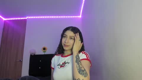 Snapshot of alice_martinez_ chatting on 02-25-25, 08:14 alice and amber online show from 02-25-25, 08:14