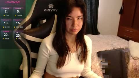 Snapshot of alice_middle01 chatting on 05-12-26, 04:48 Alice online show from 05-12-26, 04:48