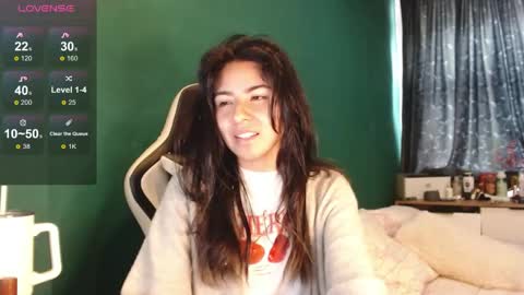 Snapshot of alice_middle01 chatting on 05-26-26, 04:14 Alice online show from 05-26-26, 04:14