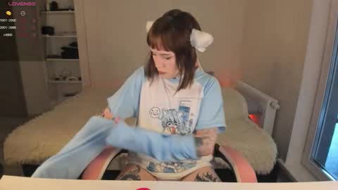 Snapshot of alice_moonshard chatting on 10-11-25, 12:15 Alice online show from 10-11-25, 12:15