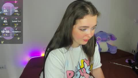 Snapshot of alice_next_door_ chatting on 09-21-25, 10:28 Alice online show from 09-21-25, 10:28