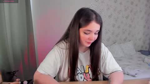 Snapshot of alice_next_door_ chatting on 04-03-26, 01:20 Alice online show from 04-03-26, 01:20