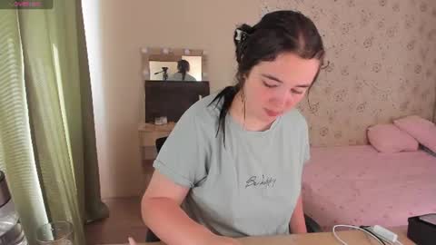 Snapshot of alice_next_door_ chatting on 07-02-26, 10:43 Alice online show from 07-02-26, 10:43