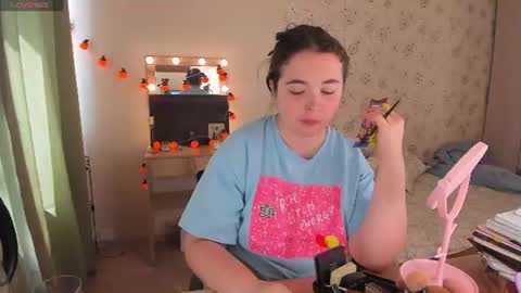 Snapshot of alice_next_door_ chatting on 07-07-26, 10:41 Alice online show from 07-07-26, 10:41
