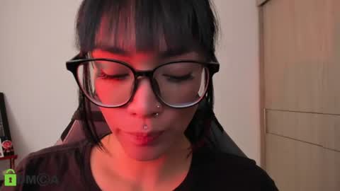 Snapshot of alice_rausing chatting on 07-08-26, 02:21 ONLINE - GMT-5 MON TO FRI online show from 07-08-26, 02:21