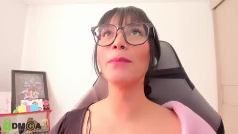Snapshot of alice_rausing chatting on 07-17-26, 02:56 ONLINE - GMT-5 MON TO FRI online show from 07-17-26, 02:56