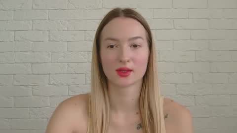 Snapshot of alice_sweet_01 chatting on 10-20-25, 01:33 Alice online show from 10-20-25, 01:33