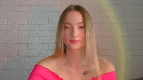 Snapshot of alice_sweet_01 chatting on 11-20-25, 11:43 Alice online show from 11-20-25, 11:43