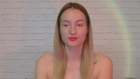 Snapshot of alice_sweet_01 chatting on 11-23-25, 05:35 Alice online show from 11-23-25, 05:35