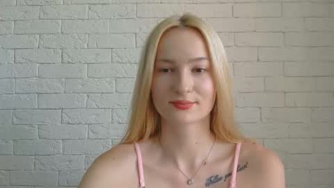 Snapshot of alice_sweet_01 chatting on 06-10-26, 11:53 Alice online show from 06-10-26, 11:53