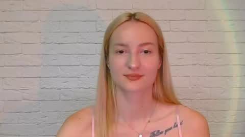 Snapshot of alice_sweet_01 chatting on 06-17-26, 08:21 Alice online show from 06-17-26, 08:21
