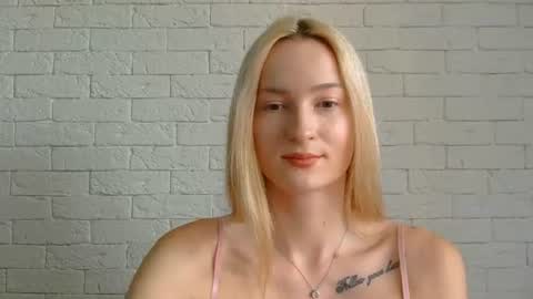 Snapshot of alice_sweet_01 chatting on 06-18-26, 09:47 Alice online show from 06-18-26, 09:47
