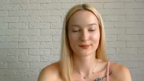 Snapshot of alice_sweet_01 chatting on 06-23-26, 11:41 Alice online show from 06-23-26, 11:41