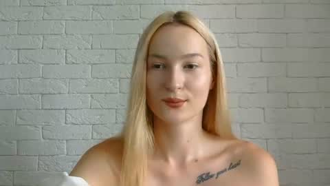 Snapshot of alice_sweet_01 chatting on 06-24-26, 10:58 Alice online show from 06-24-26, 10:58