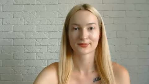 Snapshot of alice_sweet_01 chatting on 06-26-26, 11:03 Alice online show from 06-26-26, 11:03