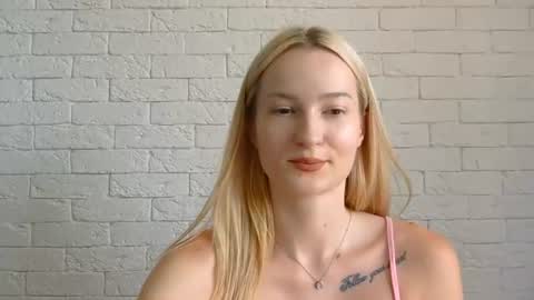 Snapshot of alice_sweet_01 chatting on 06-30-26, 01:01 Alice online show from 06-30-26, 01:01