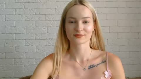 Snapshot of alice_sweet_01 chatting on 07-06-26, 12:35 Alice online show from 07-06-26, 12:35