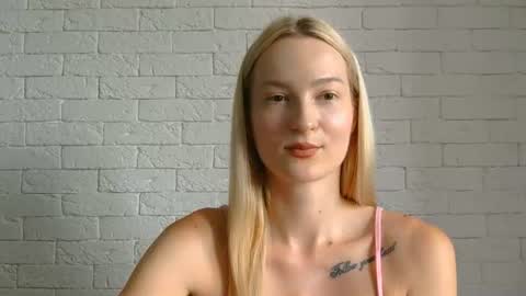 Snapshot of alice_sweet_01 chatting on 07-08-26, 11:48 Alice online show from 07-08-26, 11:48