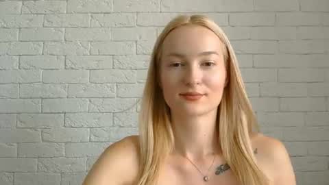 Snapshot of alice_sweet_01 chatting on 07-25-26, 11:30 Alice online show from 07-25-26, 11:30
