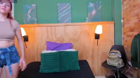 Snapshot of aliceandsia chatting on 01-10-26, 07:04 Alice and Asia online show from 01-10-26, 07:04