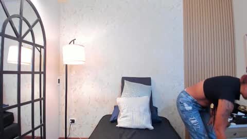 Snapshot of aliceandsia chatting on 01-12-26, 04:23 Alice and Asia online show from 01-12-26, 04:23