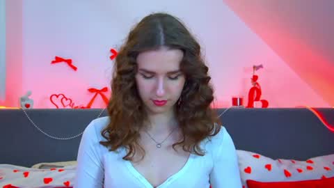 Snapshot of aliceatkin chatting on 07-23-26, 06:11 Alice online show from 07-23-26, 06:11