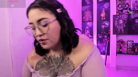 Snapshot of alicebrinck chatting on 10-10-25, 01:59 Alice Brinck online show from 10-10-25, 01:59