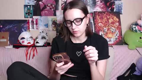 Snapshot of alicechio chatting on 12-15-25, 12:48 alice online show from 12-15-25, 12:48