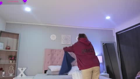 Snapshot of alicecullenn_ chatting on 02-13-25, 10:12 Alice Cullen online show from 02-13-25, 10:12