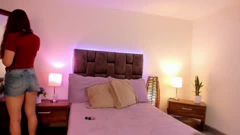 Snapshot of alicecullenn_ chatting on 10-08-25, 01:09 Alice Cullen online show from 10-08-25, 01:09